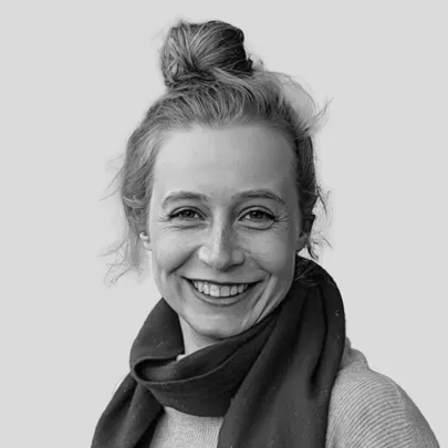 Zoë Holmes